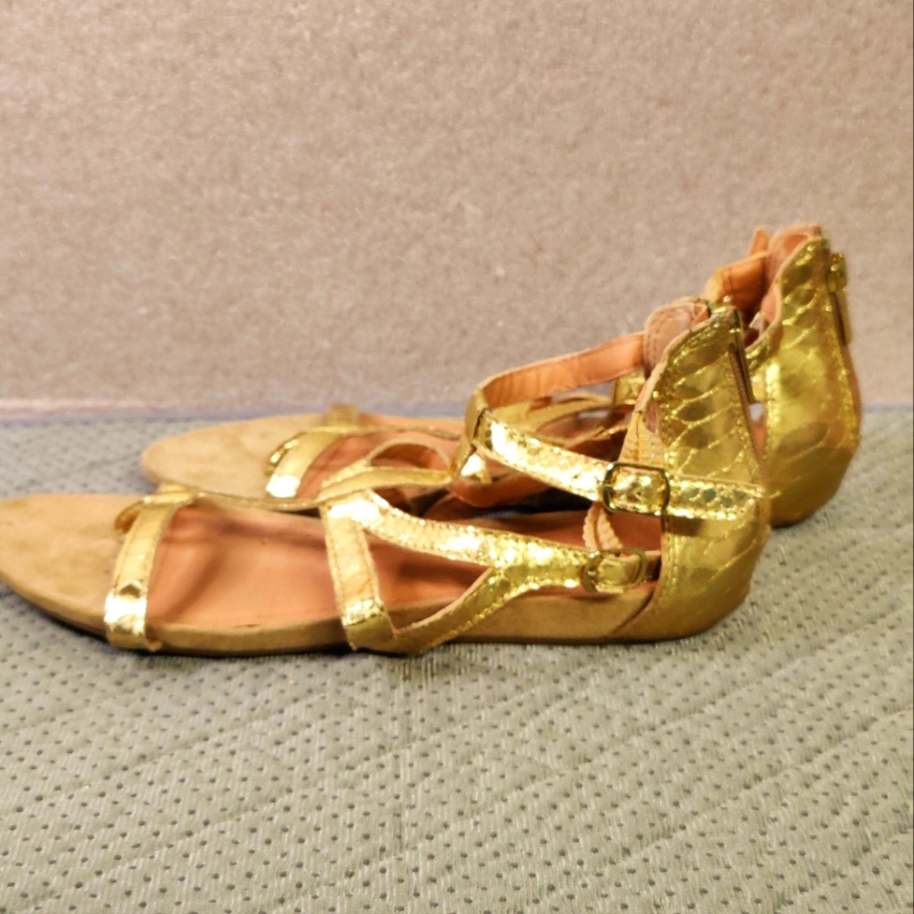 Women's Kenneth Cole Reaction Gold Gladiator Sandal Metallic Light Gold